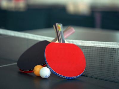 Pingpongový turnaj v Chuchli a dostihy v Dubai